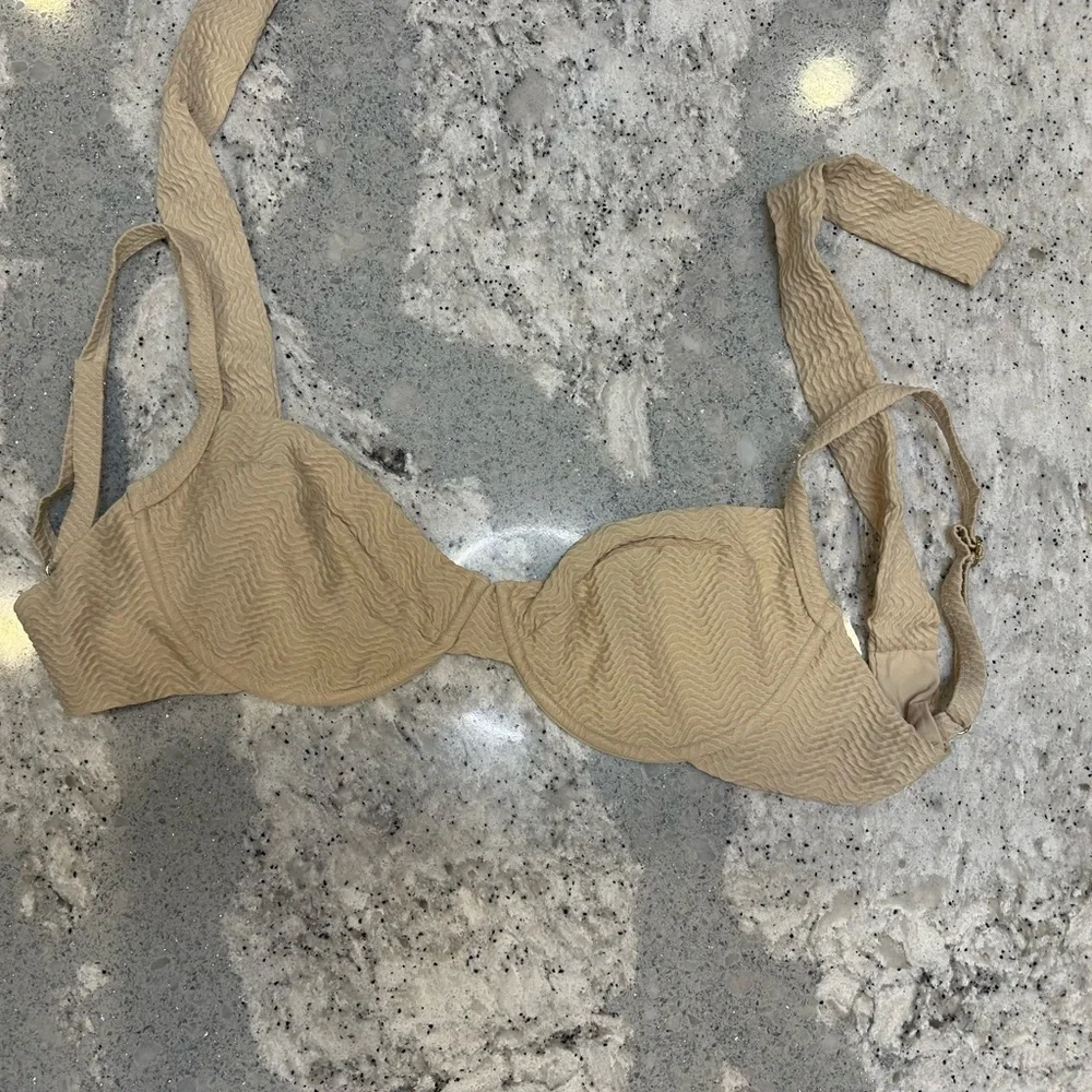 Monday Swimwear Maui Top in Vanilla Chevron Size V